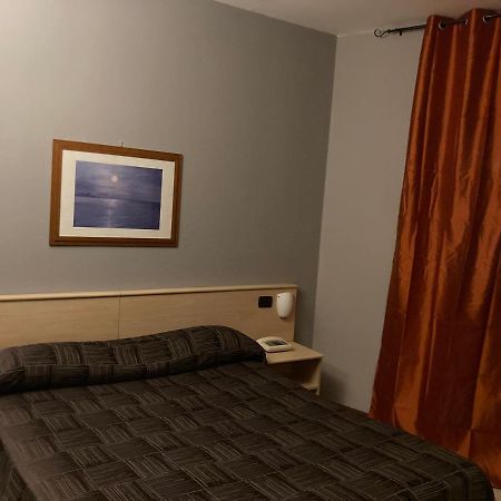 Hotel Ginepro Qualiano Esterno foto