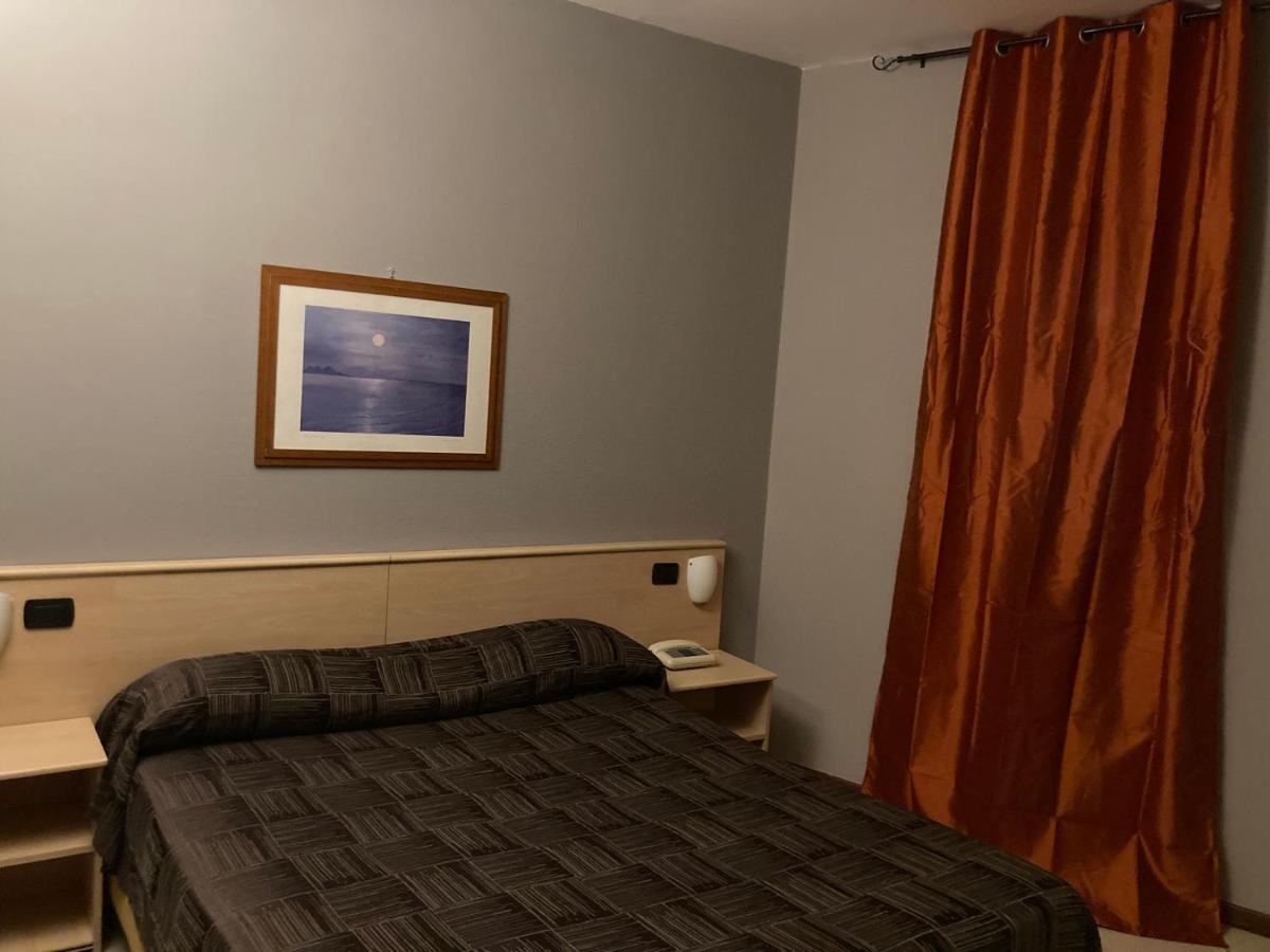 Hotel Ginepro Qualiano Esterno foto