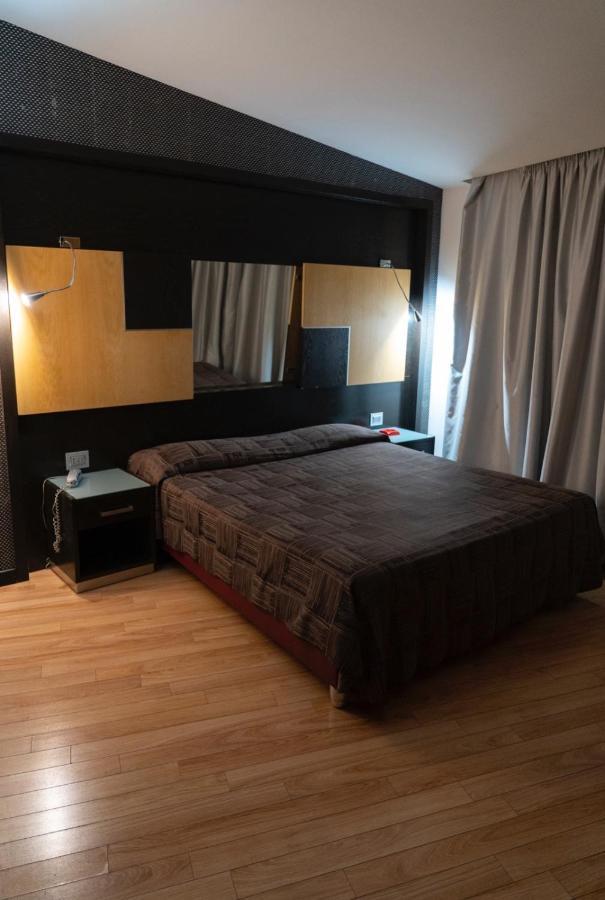Hotel Ginepro Qualiano Esterno foto