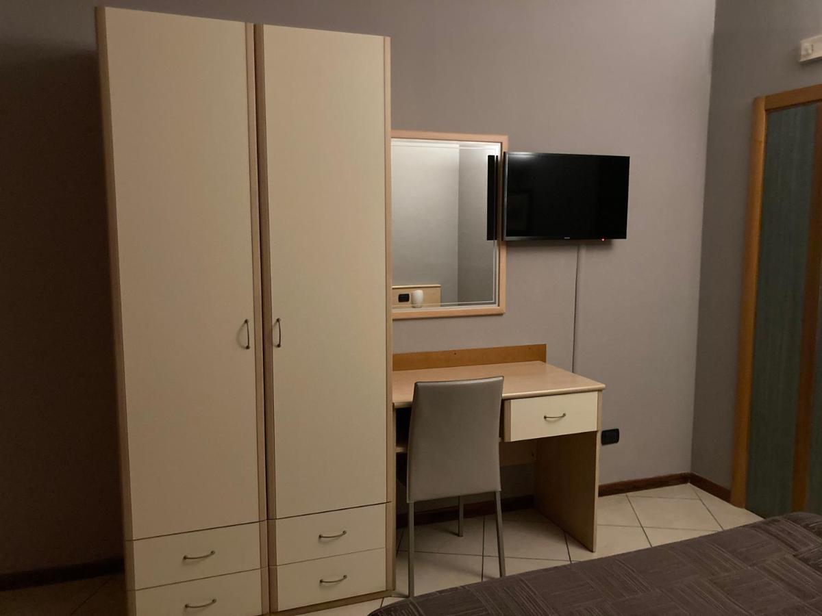 Hotel Ginepro Qualiano Esterno foto