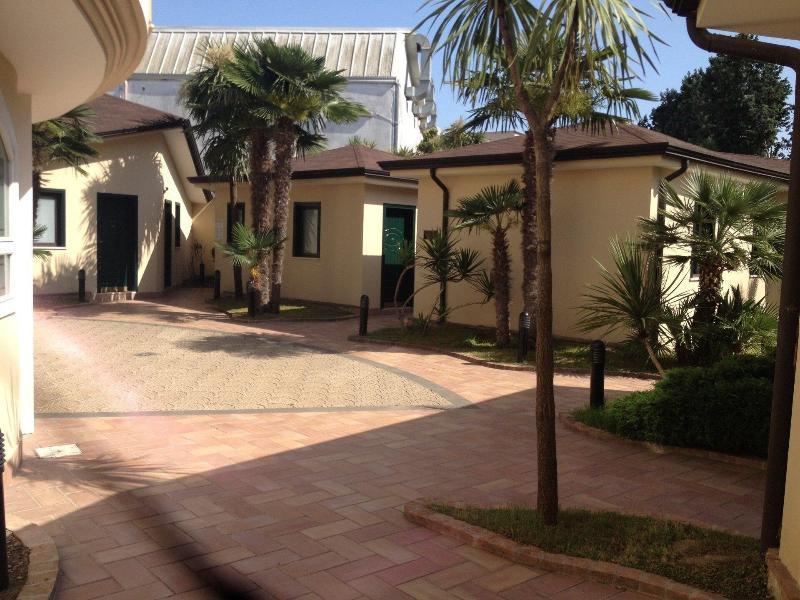 Hotel Ginepro Qualiano Esterno foto